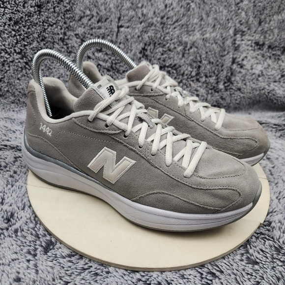 New Balance 1442 Women’s Size 8 - Picture 1 of 9